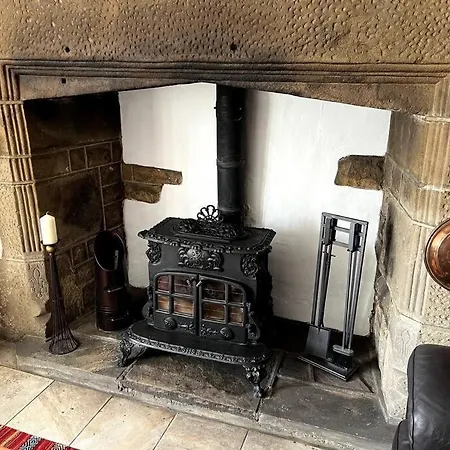 17Th Century Cottage With Hidden Garden Steeton Exterior foto